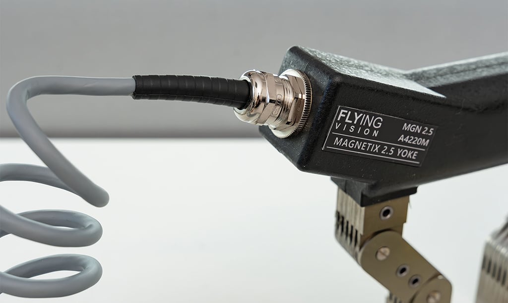 Quality of cables and connectors of the magnetic yoke in the Magnetix MGN2.5 magnetic particle inspection kit