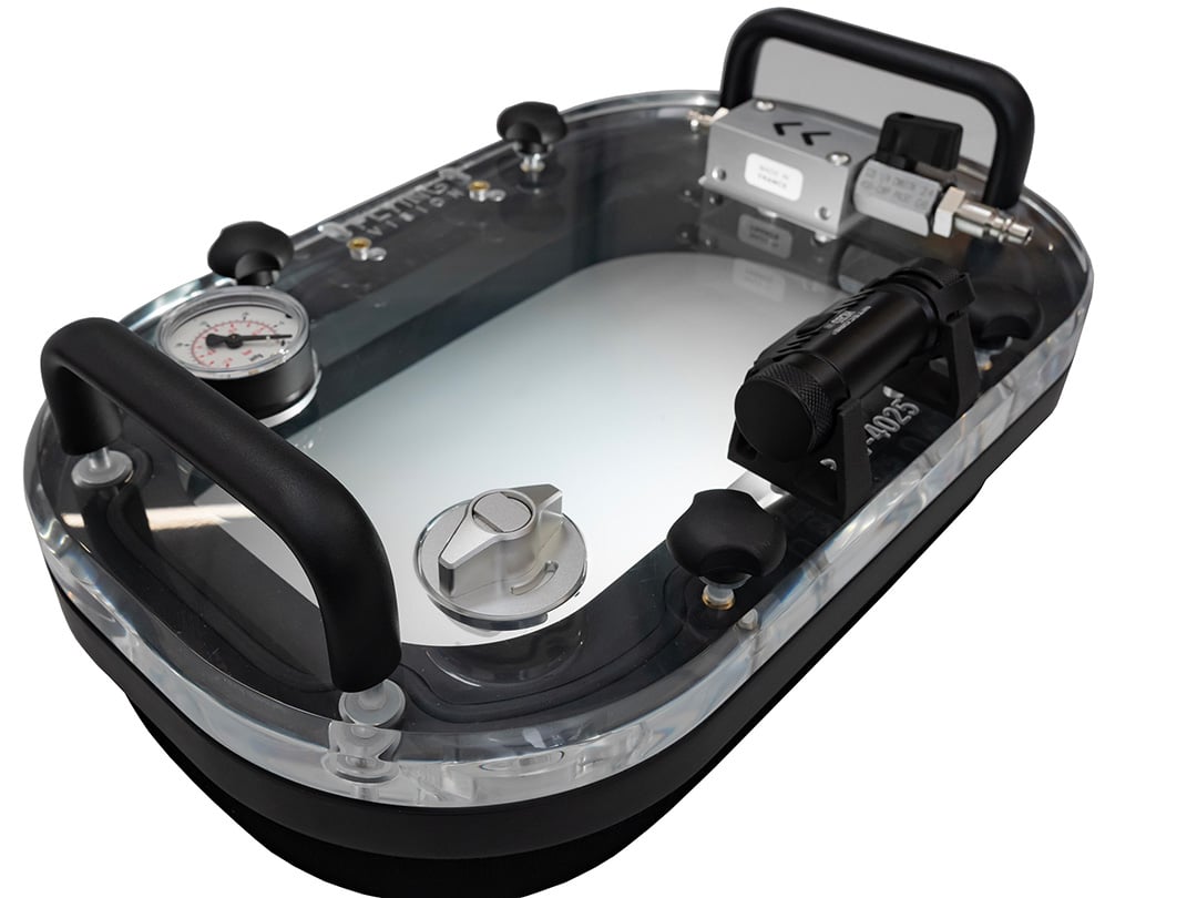 Demonstration of the BAV-4025 Vacuum Box's Capability to Inspect flat Welds