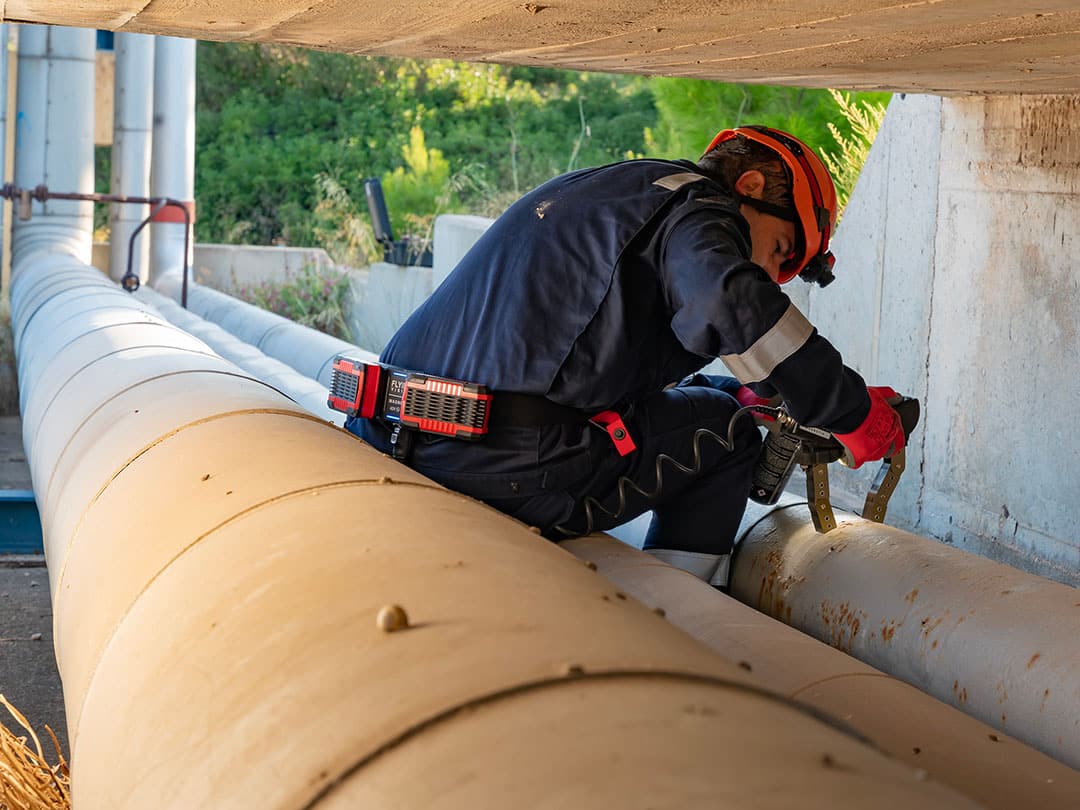 Learn in this guide what magnetic particle inspection is and how it works
